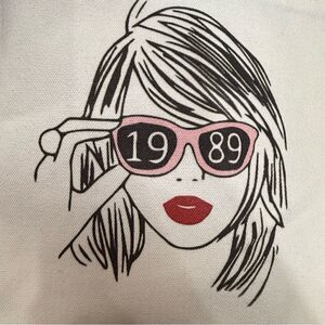 Taylor Swift classic floral vibe pouch set